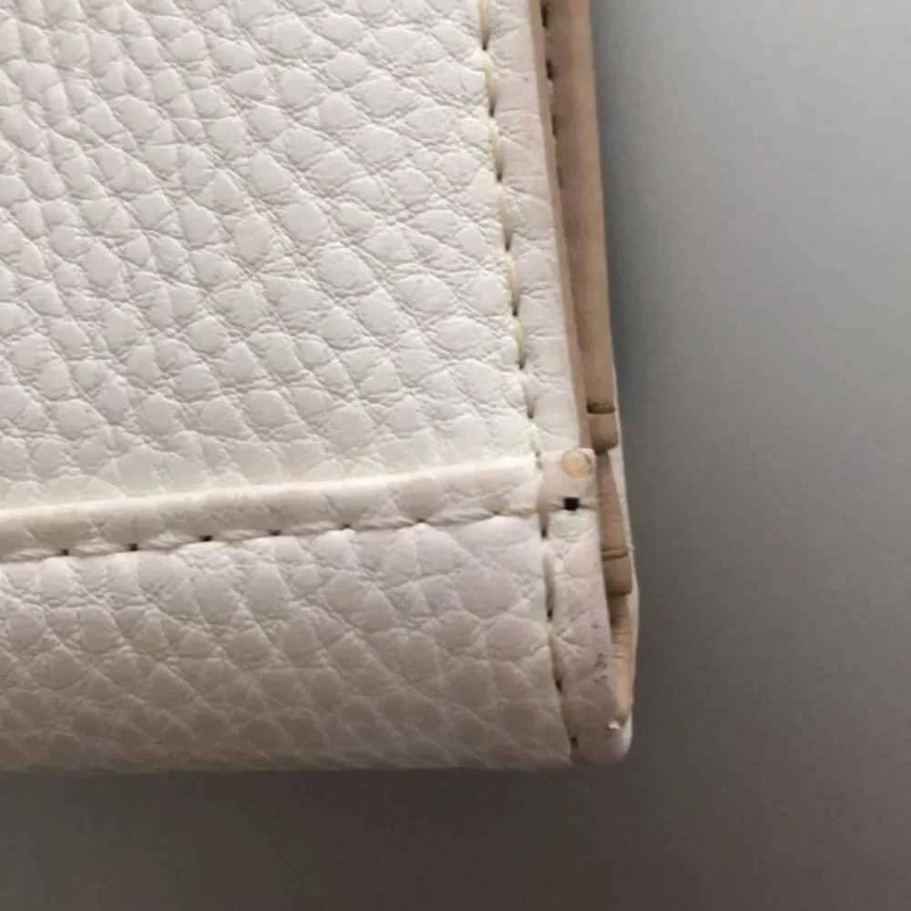 Guess wallet black white